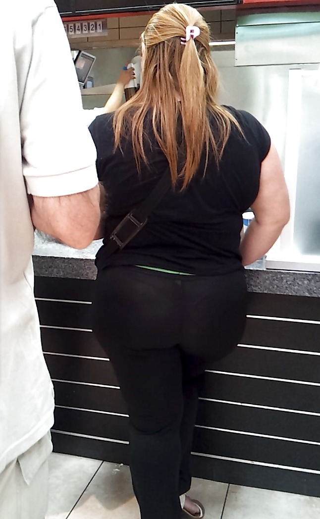 SLOPPY FAT BBW Latin Milf vpl LEGGINGS voyeur candid #25542179