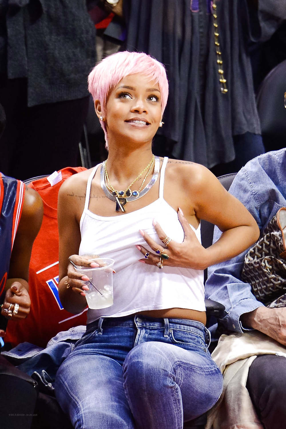 Rihanna #25659776