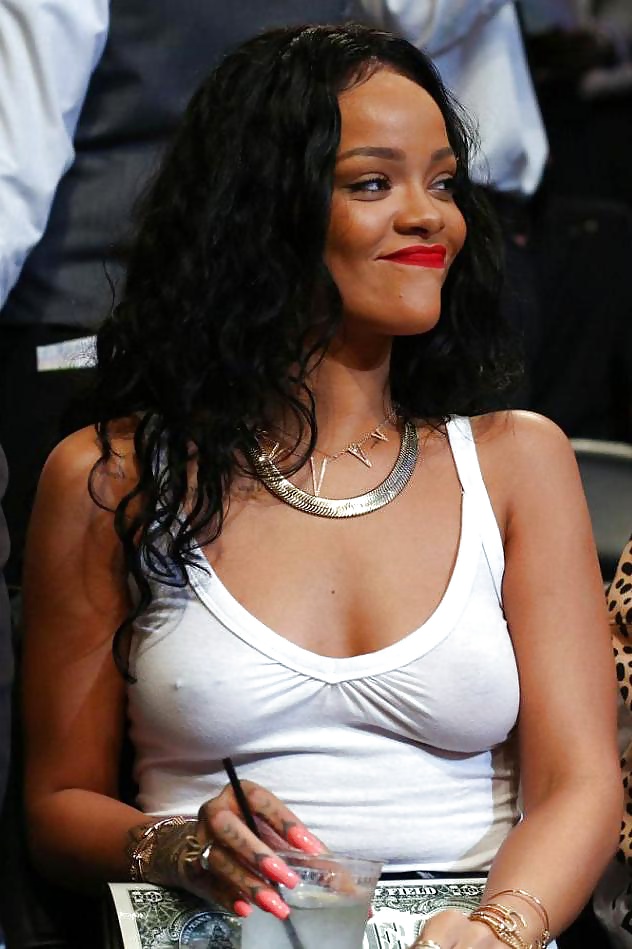 Rihanna #25659871