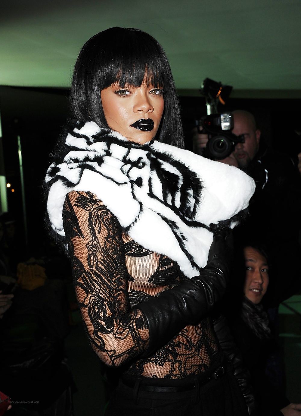 Rihanna #25660015