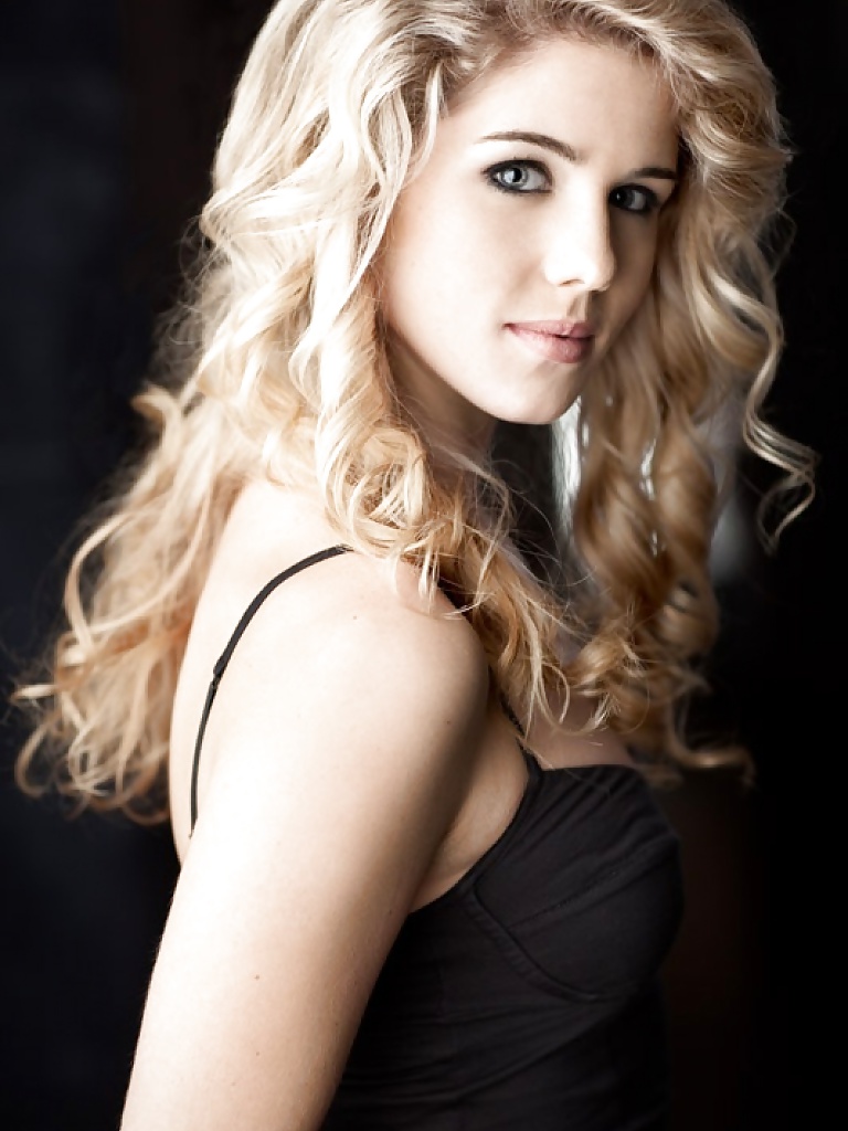 Emily Bett Rickards #35215203