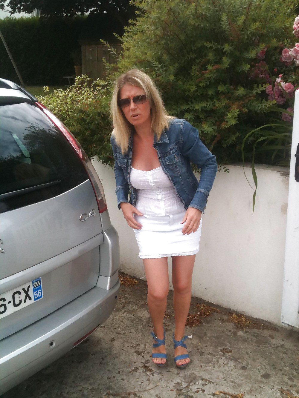 Sexy mamma matura da facebook con grandi gambe e tette
 #35308936