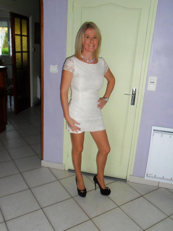 Sexy mamma matura da facebook con grandi gambe e tette
 #35308974