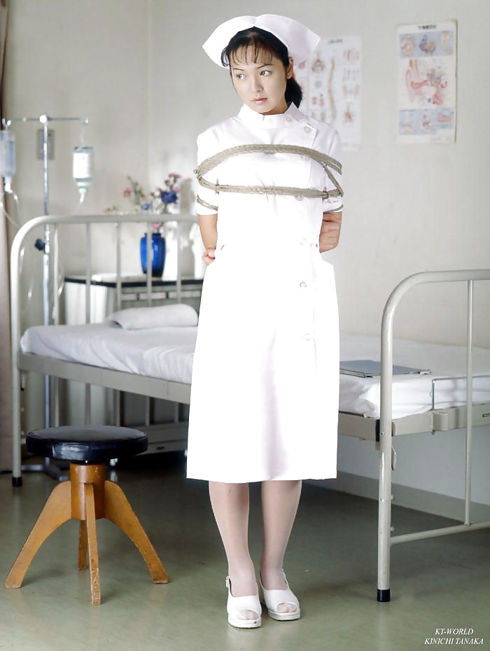 Signore in mutandine bianche-infermiera giapponese in difficoltà
 #28848489