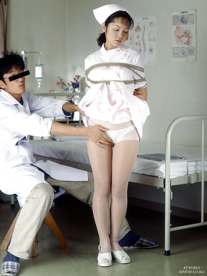Dames En Blanc Infirmière Culotte-japonaise En Difficulté #28848494