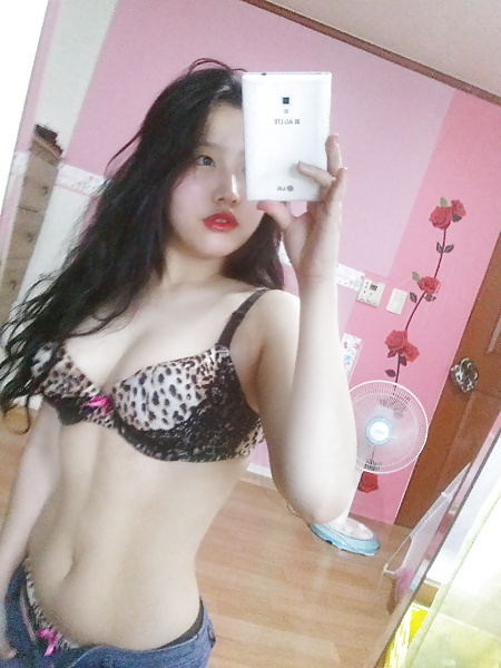 Korean Slut Loves To Take Selfies At Home #32075924