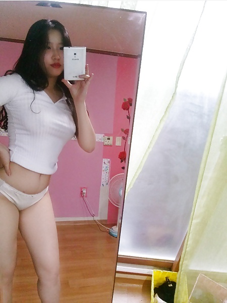 Korean Slut Loves To Take Selfies At Home #32075930