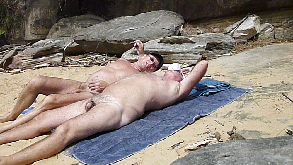ナットがヴレイグと一緒にビーチでファンデーをする
 #28238991