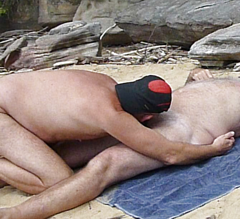 ナットがヴレイグと一緒にビーチでファンデーをする
 #28239002