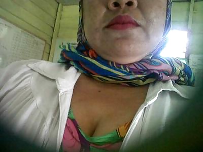 Malese- milf tudung in posa bogel
 #31432719