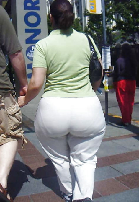 Candid Huge Ass MILF White Pants #39515196