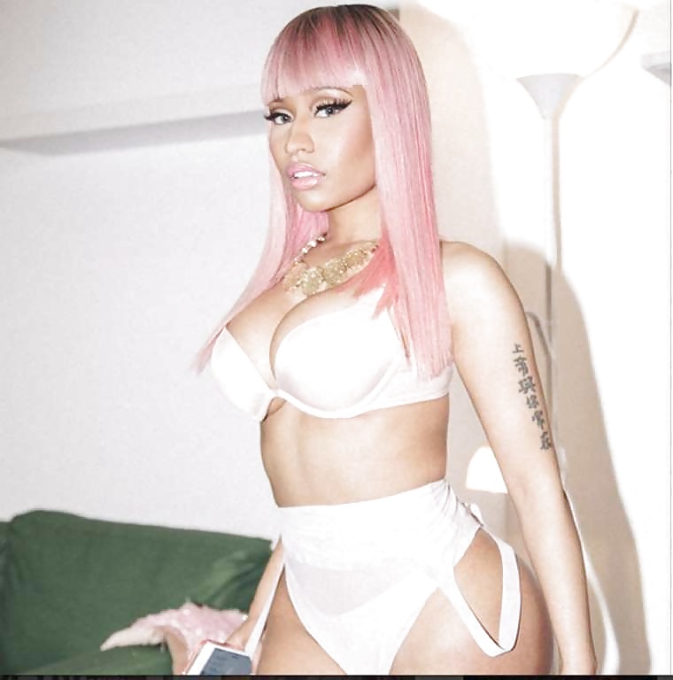 Sexy Celeb Bilder #32116671