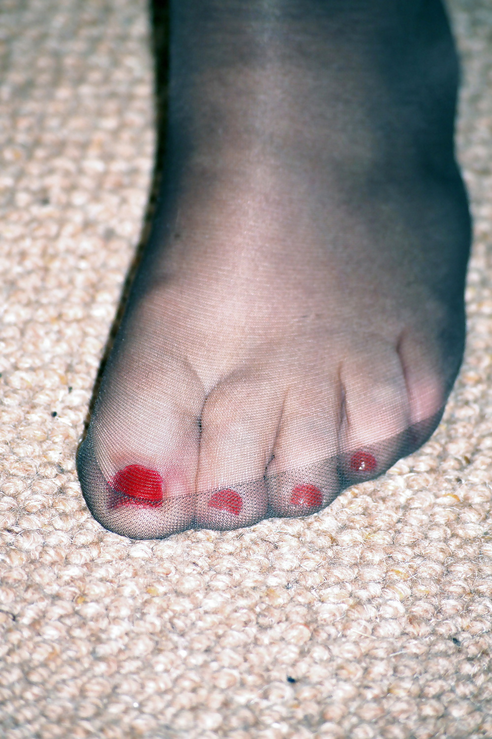 GF Nylon feet and red nails #30811567