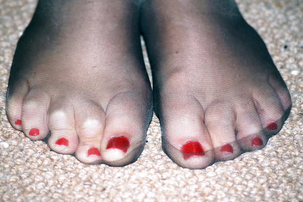 GF Nylon feet and red nails #30811571