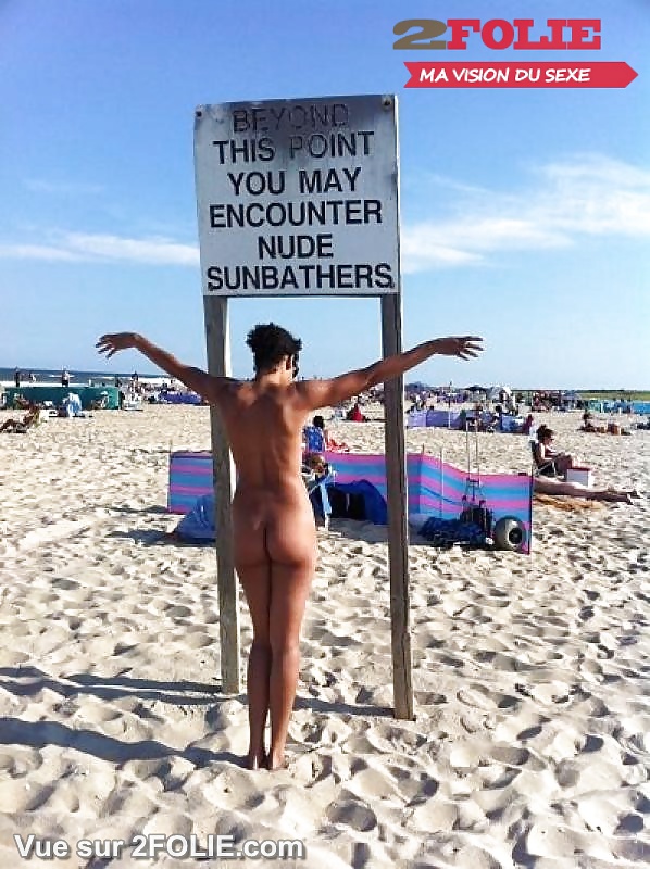 Ragazze nere in spiaggia: nudisti ed esibizionisti
 #27815617