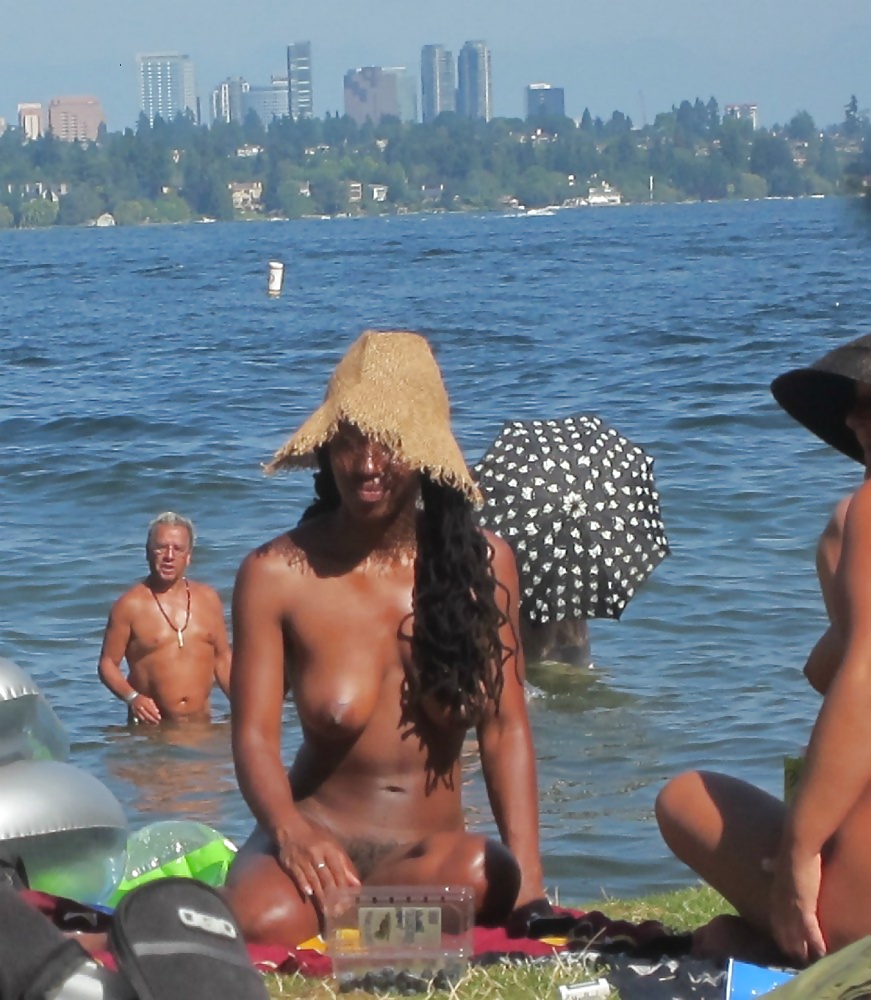 Schwarze Mädchen Am Strand: Nudisten Und Exhibitionisten #27817588