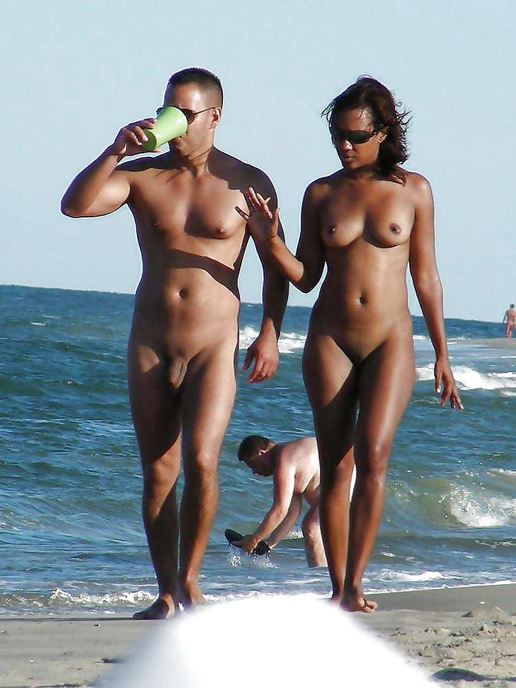 Schwarze Mädchen Am Strand: Nudisten Und Exhibitionisten #27817605