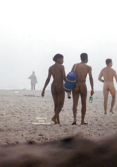 Filles Noires à La Plage: Nudistes Et Exhibitionnistes #27817709