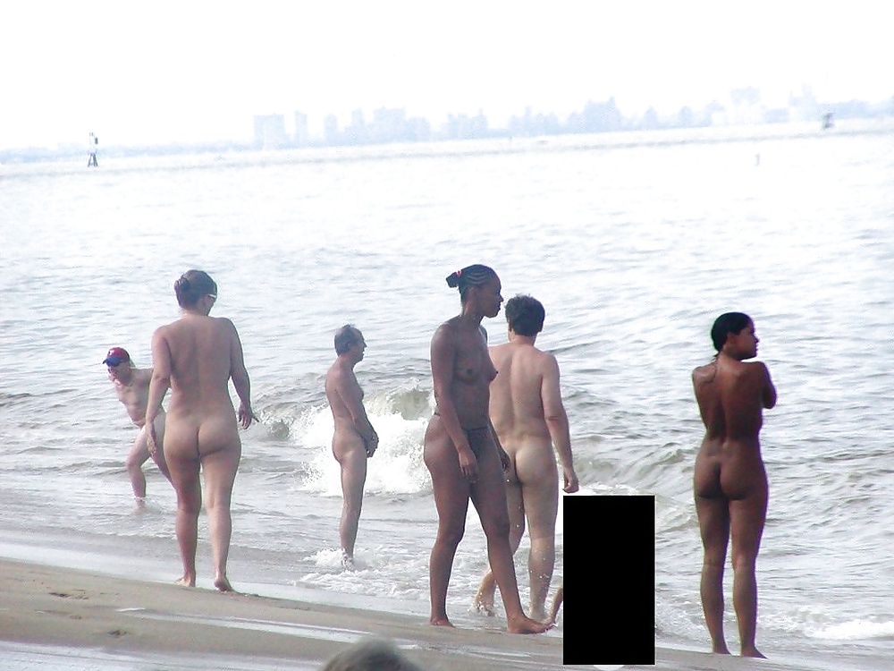 Filles Noires à La Plage: Nudistes Et Exhibitionnistes #27817854