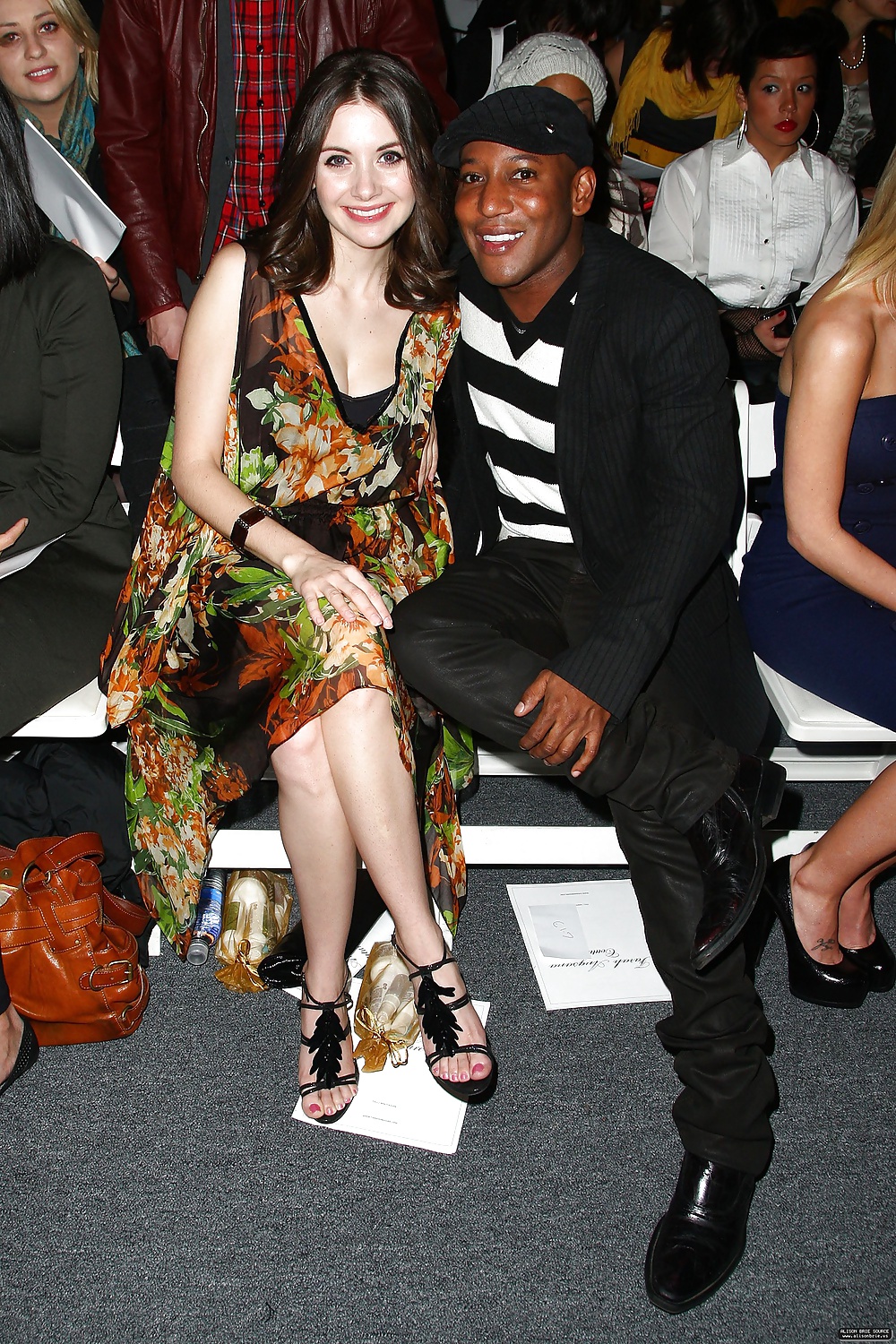 Llama a mona1974 4 más
 #34812830