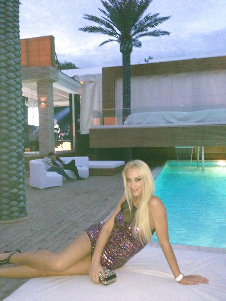 Rumänisch Mädchen: Georgiana #37916055