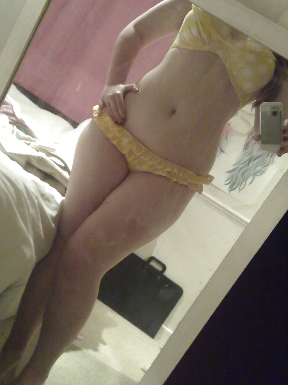 Chicas con curvas
 #34690410