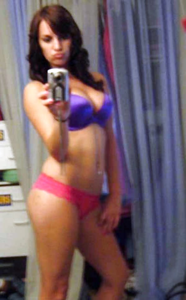 Chicas con curvas
 #34690426