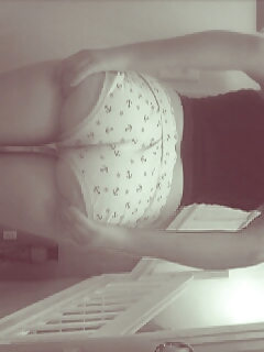 Chicas con curvas
 #34690485