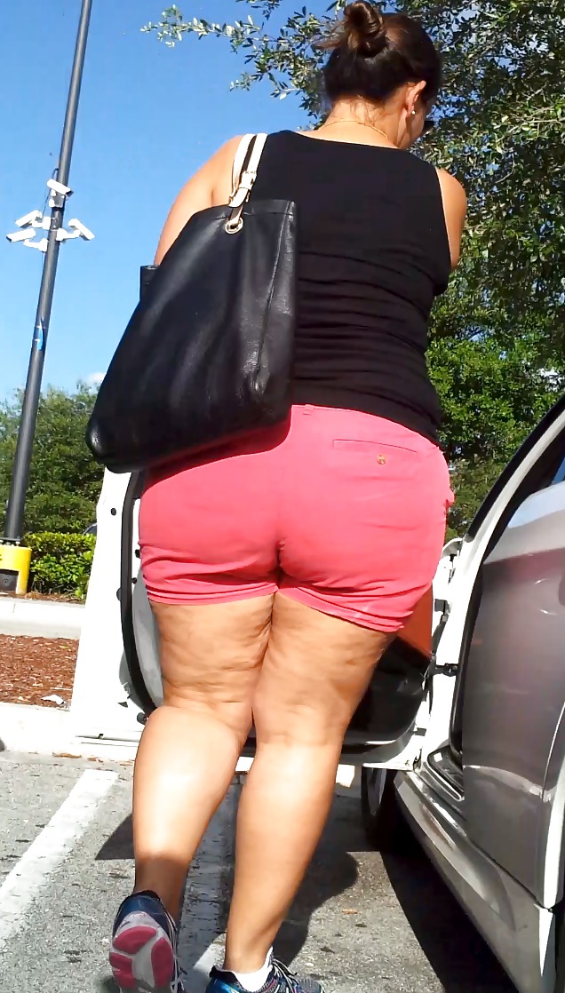 Cellulite Thigh FAT Latina MOM Voyeur CANDID booty #37221309