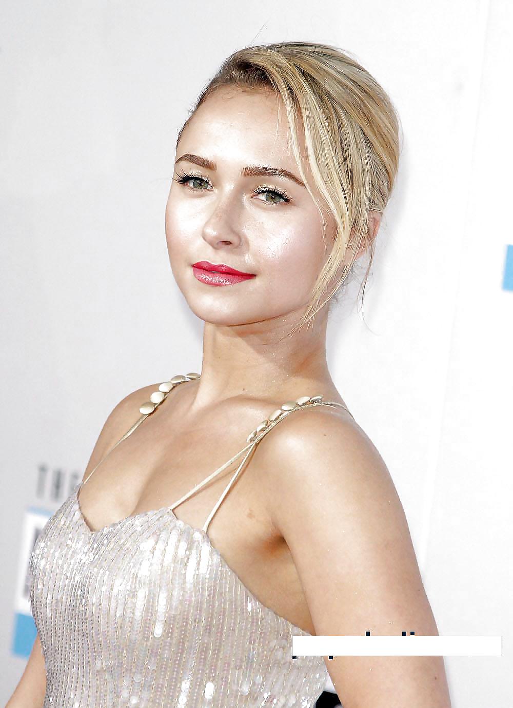 Hayden panettiere godendo jerking sopra questo biondo carino :)
 #35510200