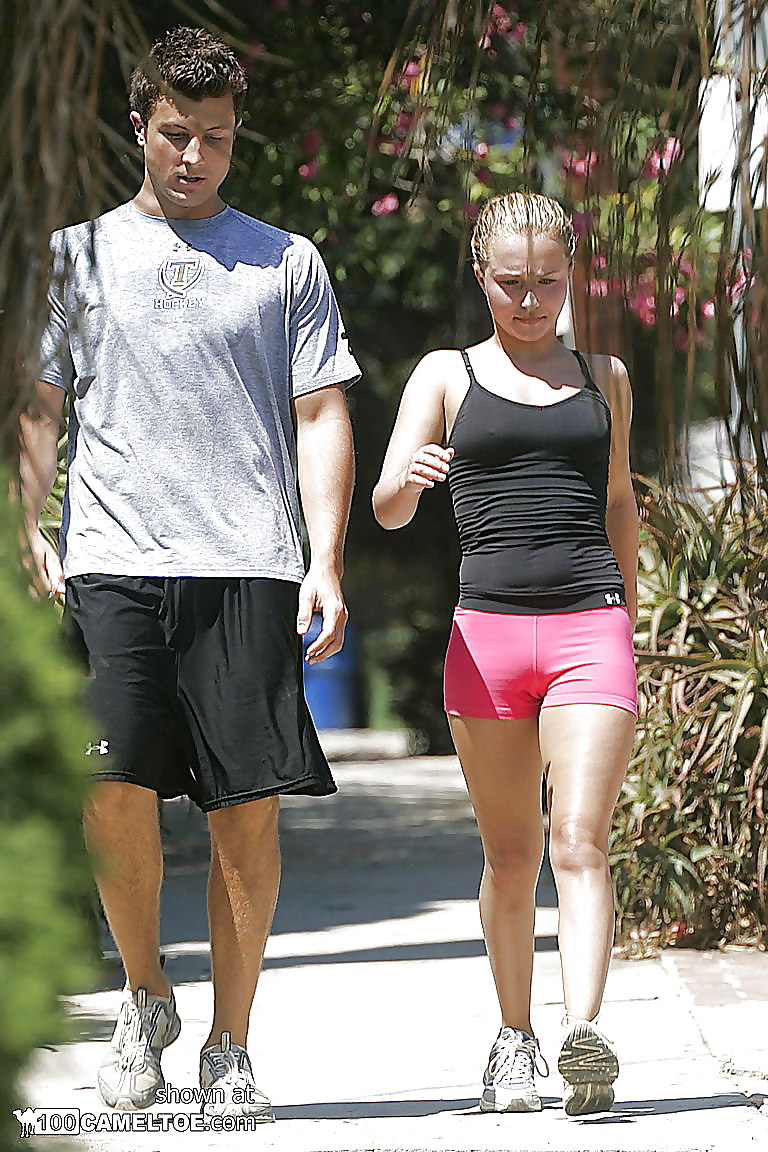 Hayden panettiere godendo jerking sopra questo biondo carino :)
 #35510318