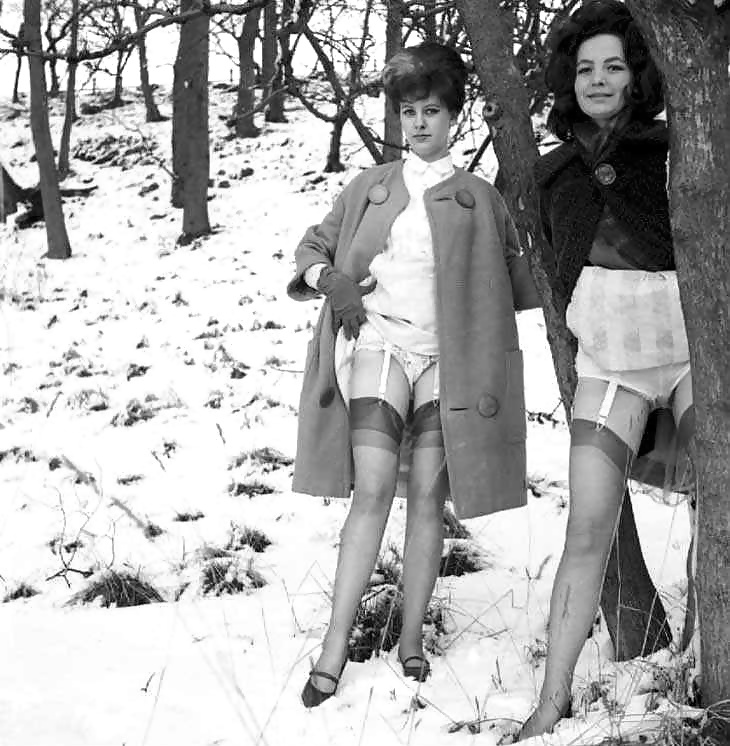 ¡Vintage señoras-bragas blancas y la nieve!
 #33602679