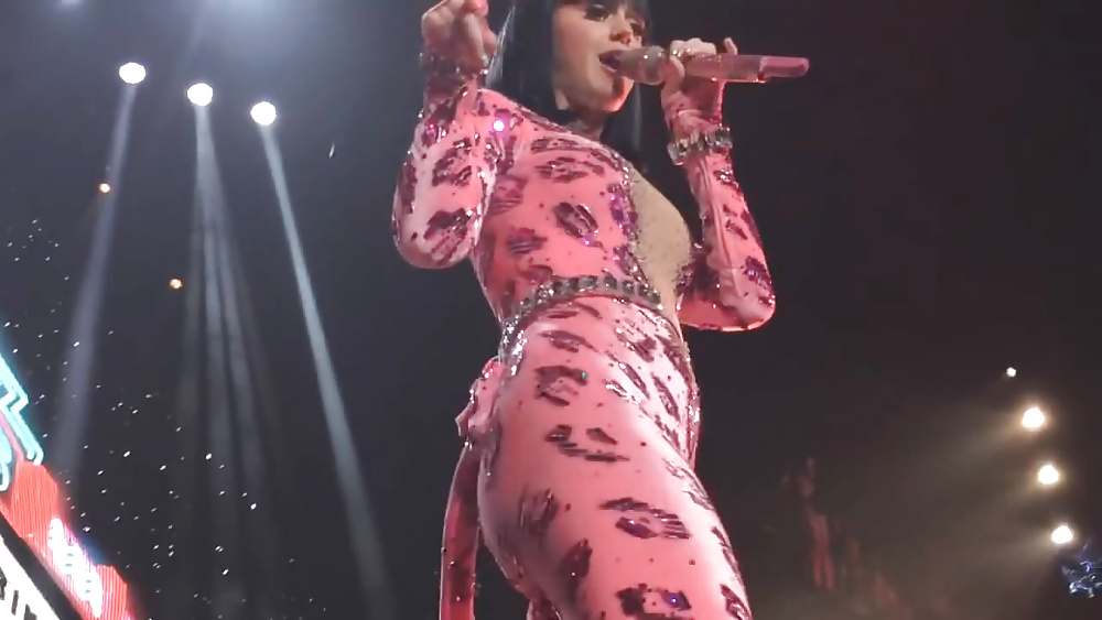 Katy perry in un catsuit rosa
 #31697249