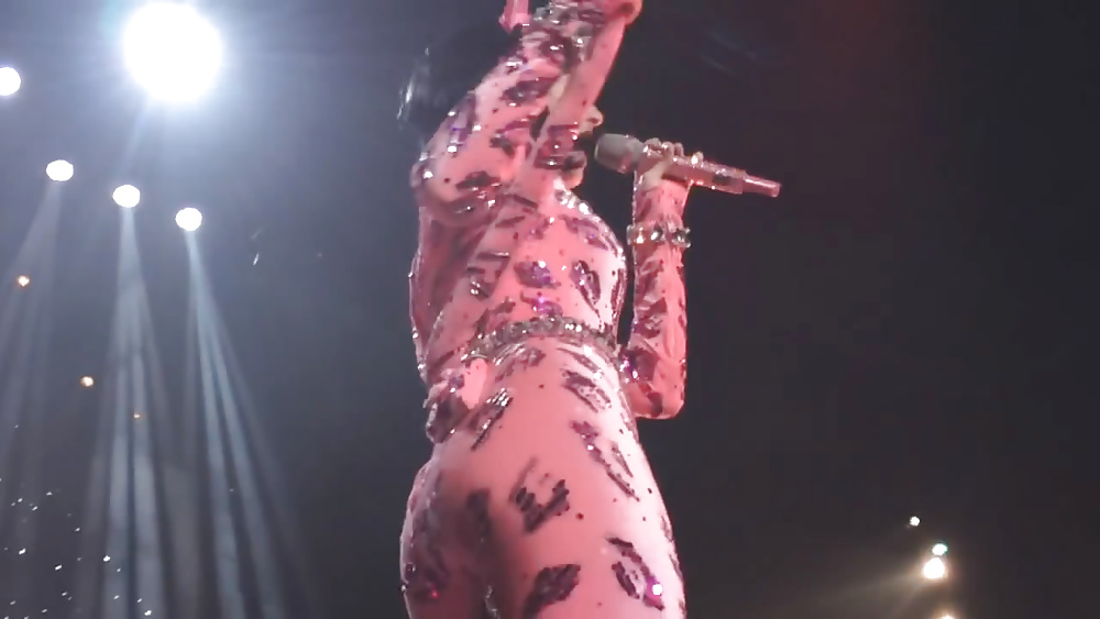 Katy Perry Dans Un Catsuit Rose #31697257