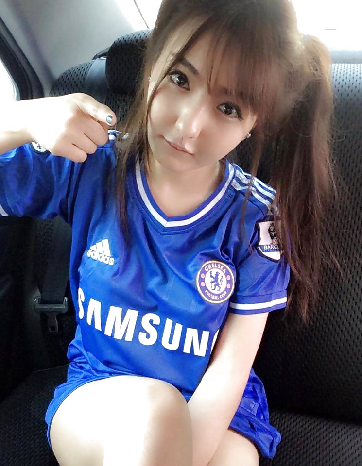 Autoscatto amatoriale in magliette da calcio thai
 #25636083