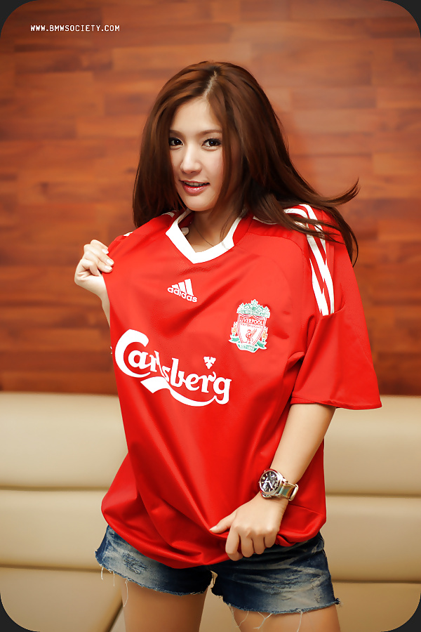 Autoscatto amatoriale in magliette da calcio thai
 #25636149