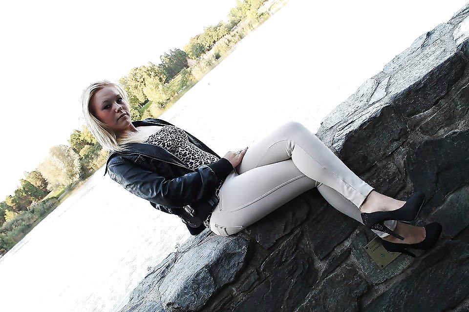 ハイヒールの女 37
 #30056375