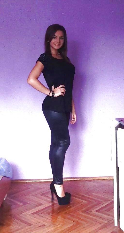 ハイヒールの女 37
 #30056421