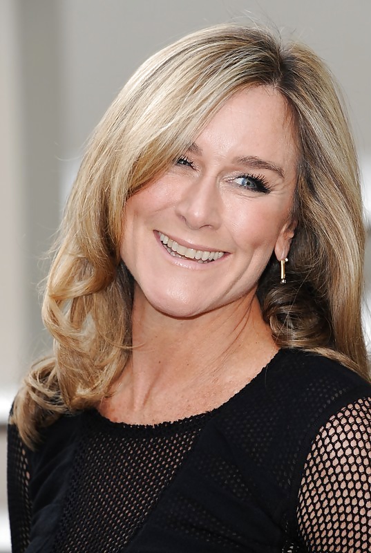 Would love to lick angela ahrendts' boots
 #34455598