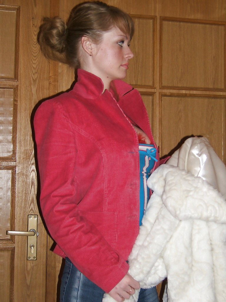 Schöne Russische Frau Pose Zu Hause #36392629