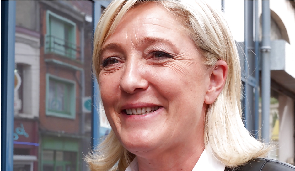 Würde Gerne An Den Füßen Von Marine Le Pen Zu Wichsen #35834414