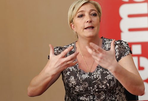 Würde Gerne An Den Füßen Von Marine Le Pen Zu Wichsen #35834418