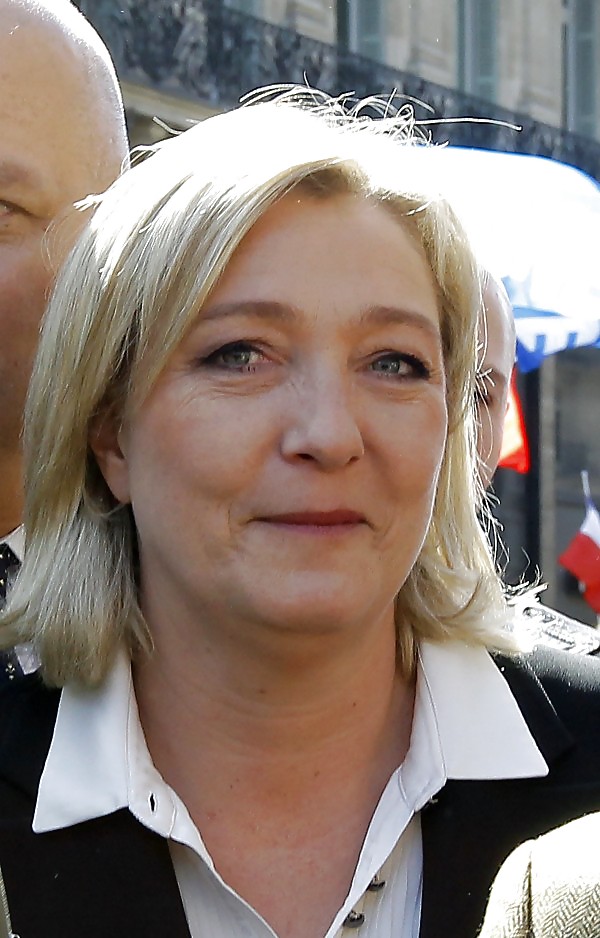 Würde Gerne An Den Füßen Von Marine Le Pen Zu Wichsen #35834437