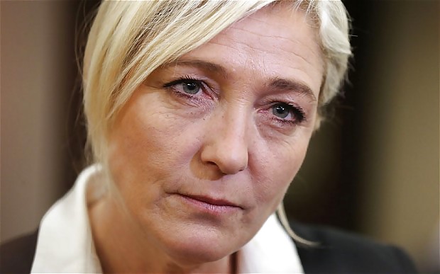 Würde Gerne An Den Füßen Von Marine Le Pen Zu Wichsen #35834440