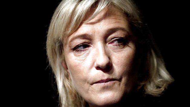 Würde Gerne An Den Füßen Von Marine Le Pen Zu Wichsen #35834444