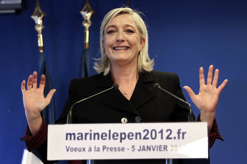 Würde Gerne An Den Füßen Von Marine Le Pen Zu Wichsen #35834458