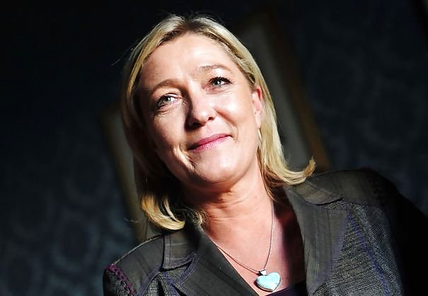 Würde Gerne An Den Füßen Von Marine Le Pen Zu Wichsen #35834464