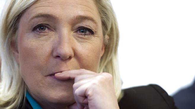 Würde Gerne An Den Füßen Von Marine Le Pen Zu Wichsen #35834479