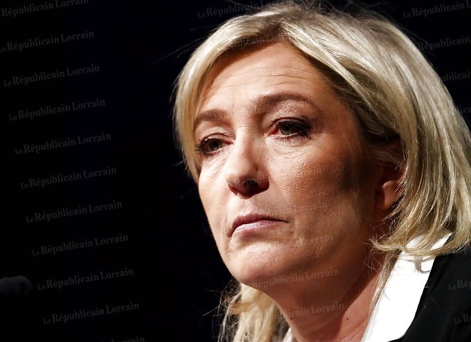 Würde Gerne An Den Füßen Von Marine Le Pen Zu Wichsen #35834488