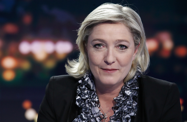 Würde Gerne An Den Füßen Von Marine Le Pen Zu Wichsen #35834492